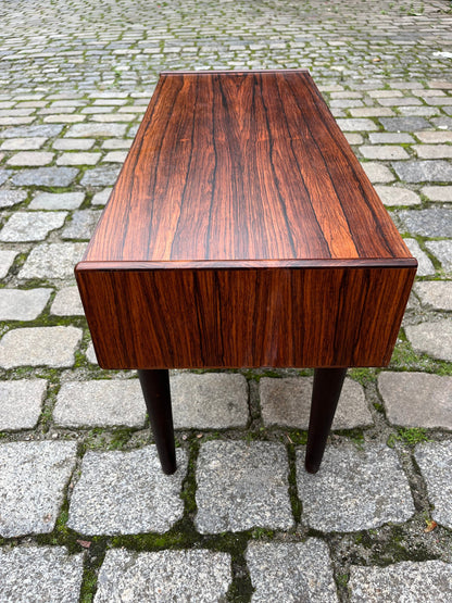 Buffet bas vintage en palissandre avec poignées en laiton