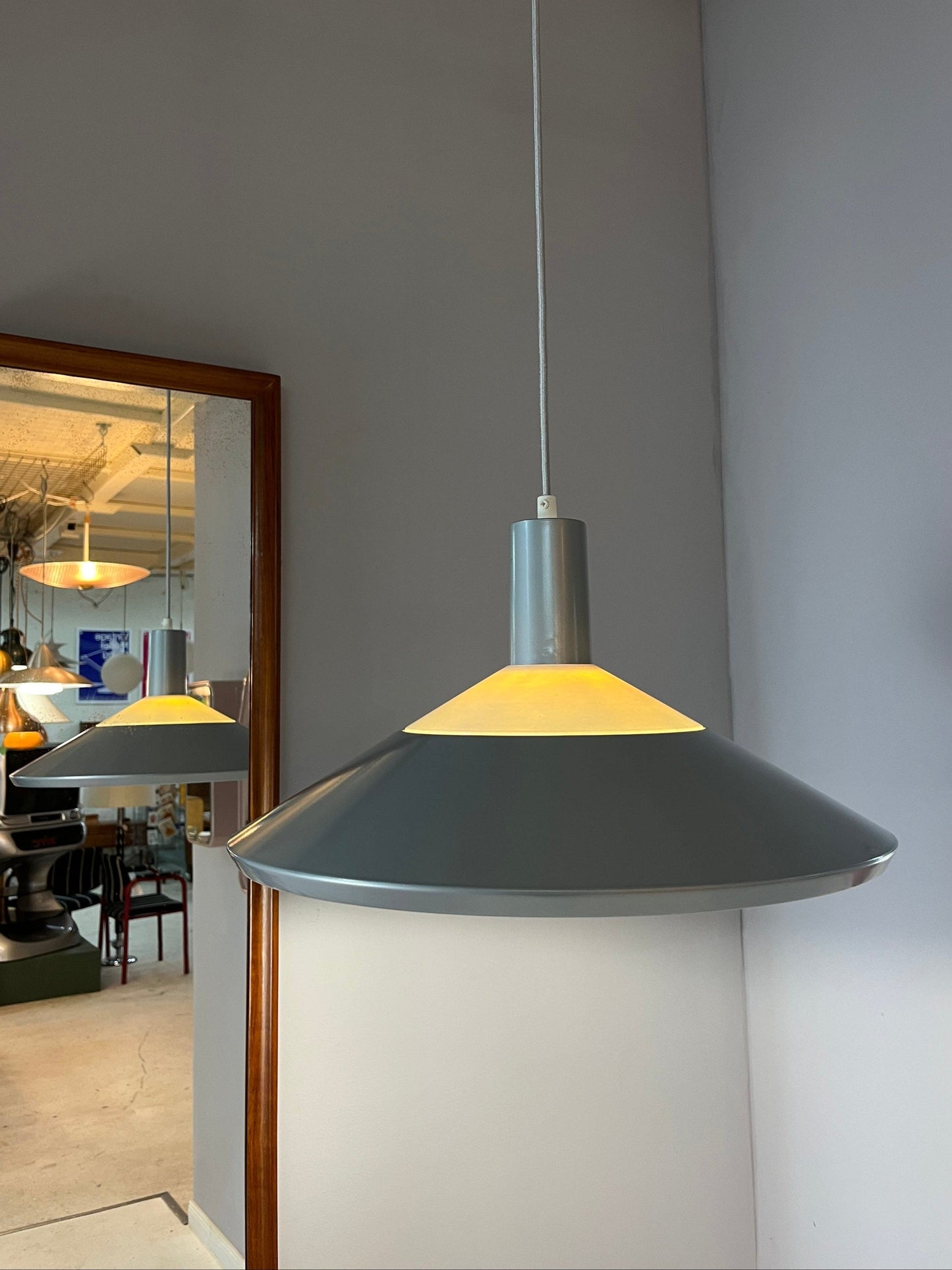 Suspension vintage modèle 118564 gris blanc par Louis Poulsen