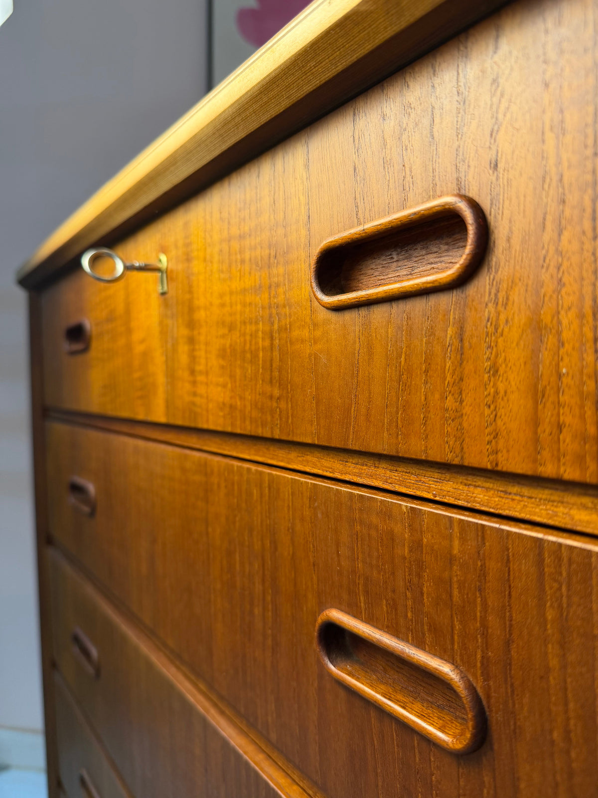 Vintage Kommode Teak mit Schloss aus Dänemark