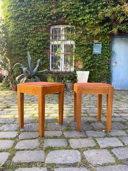 Hocker Eiche mit roter Sitzfläche, Dänemark