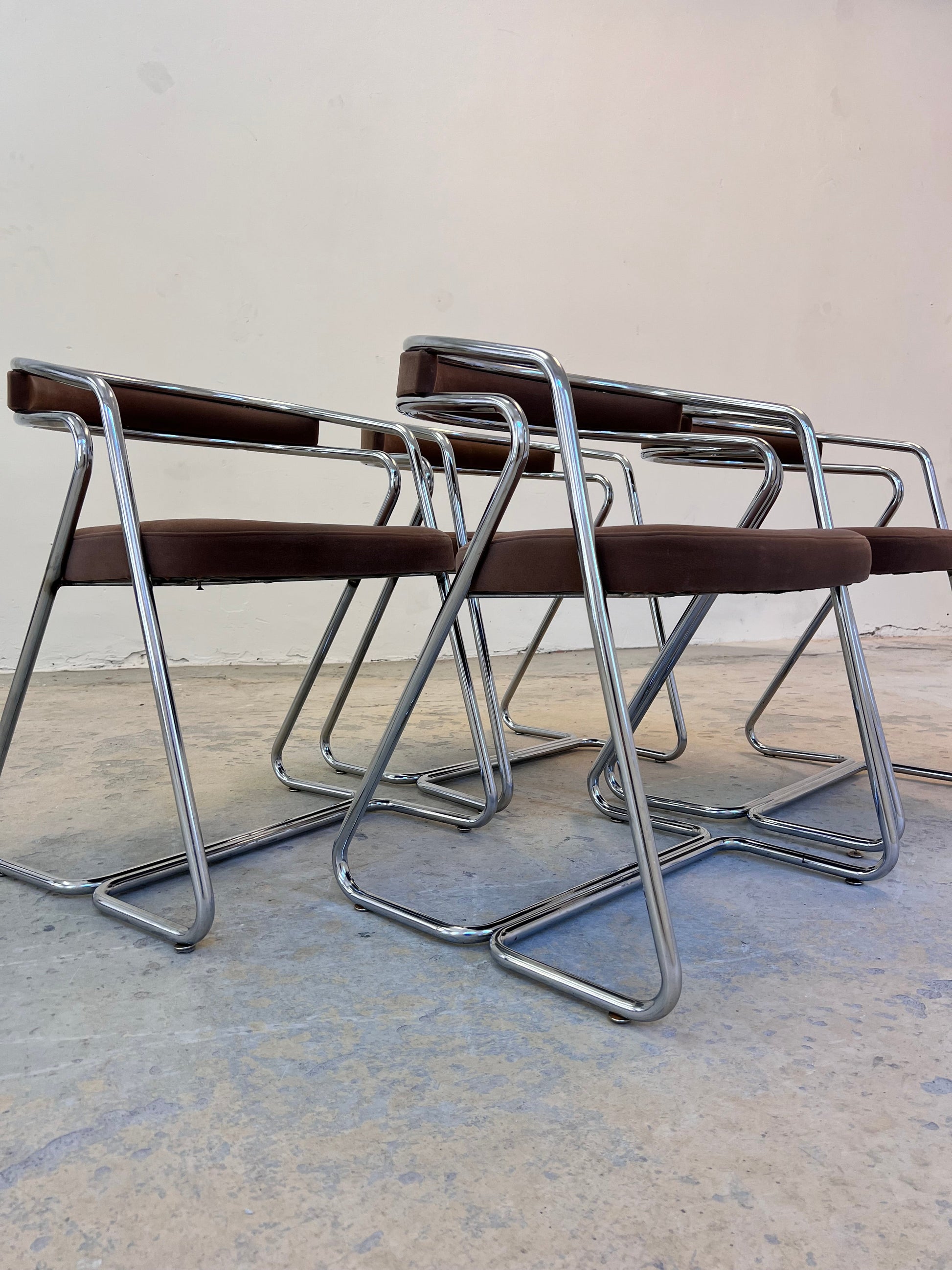 Set von 4 Vintage Polsterstuhl Chrom brauner Veloursbezug italienisch 1970er