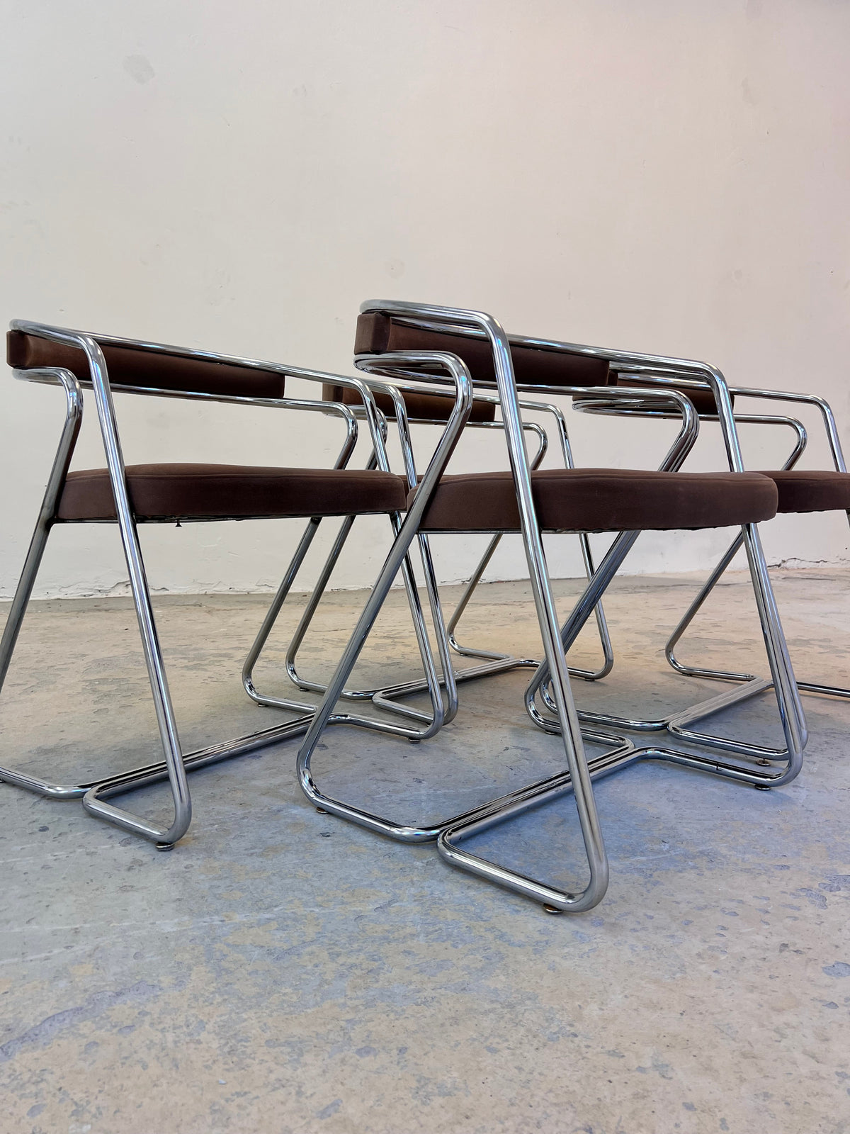 Set von 4 Vintage Polsterstuhl Chrom brauner Veloursbezug italienisch 1970er