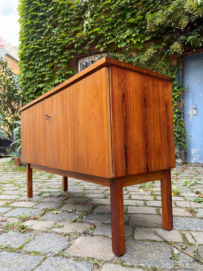 Vintage Sideboard mit Schloss aus Dänemark, Mid-Century