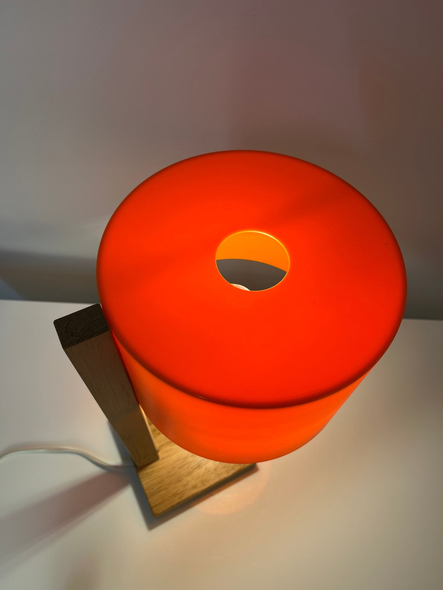 Vintage Schreibtischlampe in Orange und Eiche von Luxus Vittsjö