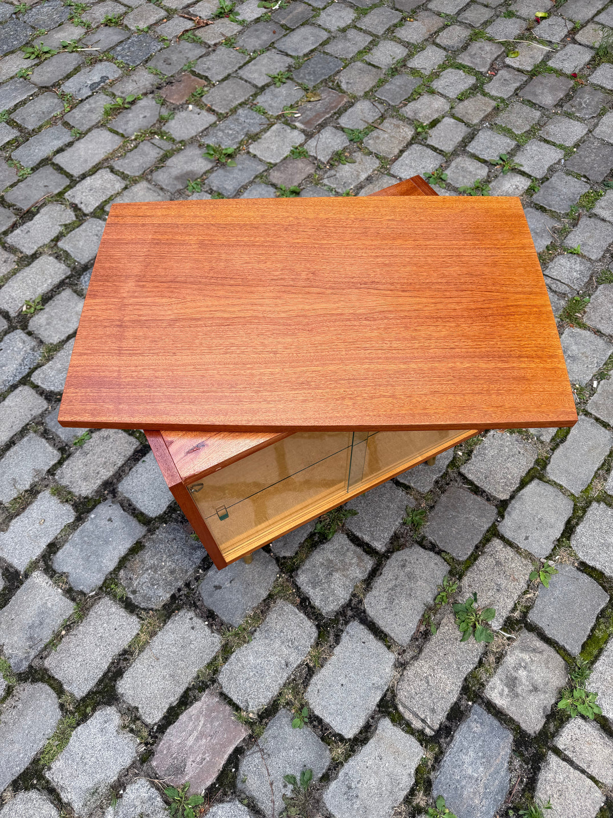 Vintage Fernsehvitrine Sapelli-Mahagoni mit Drehplatte, 60er Jahre