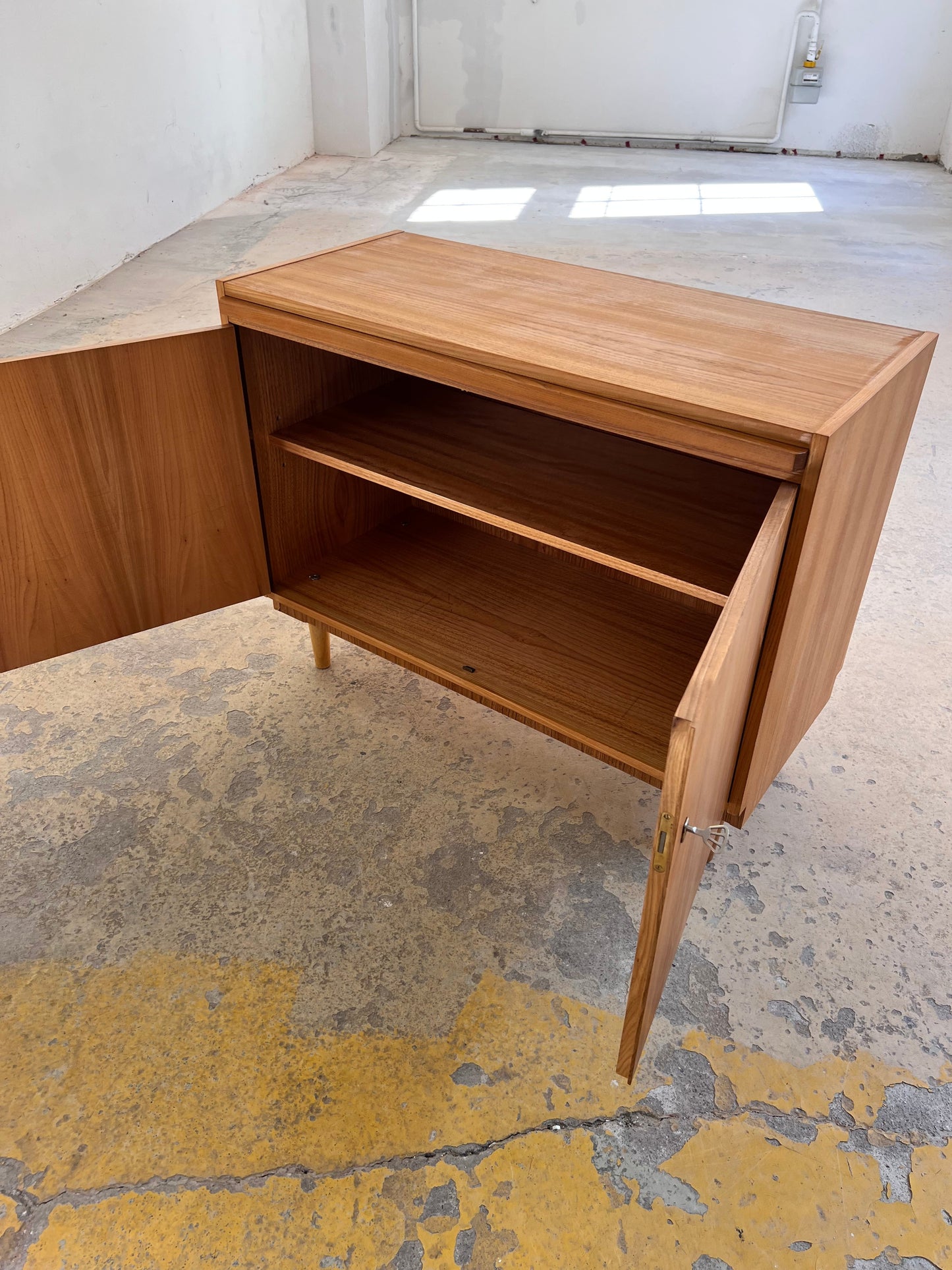 Vintage Schrank mit Auszug von Hellerau