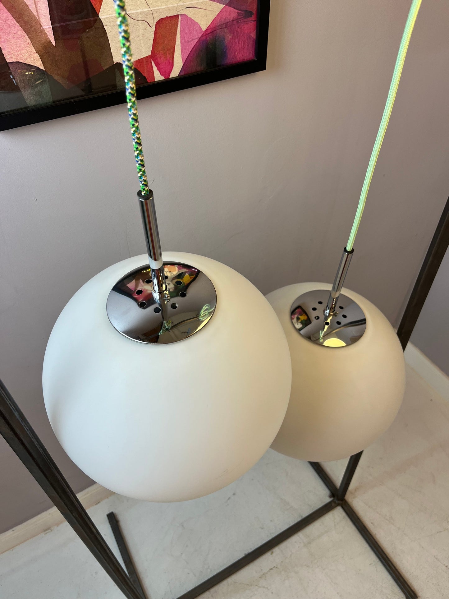 Vintage Kugellampe weiß Chrom von Glashütte Limburg