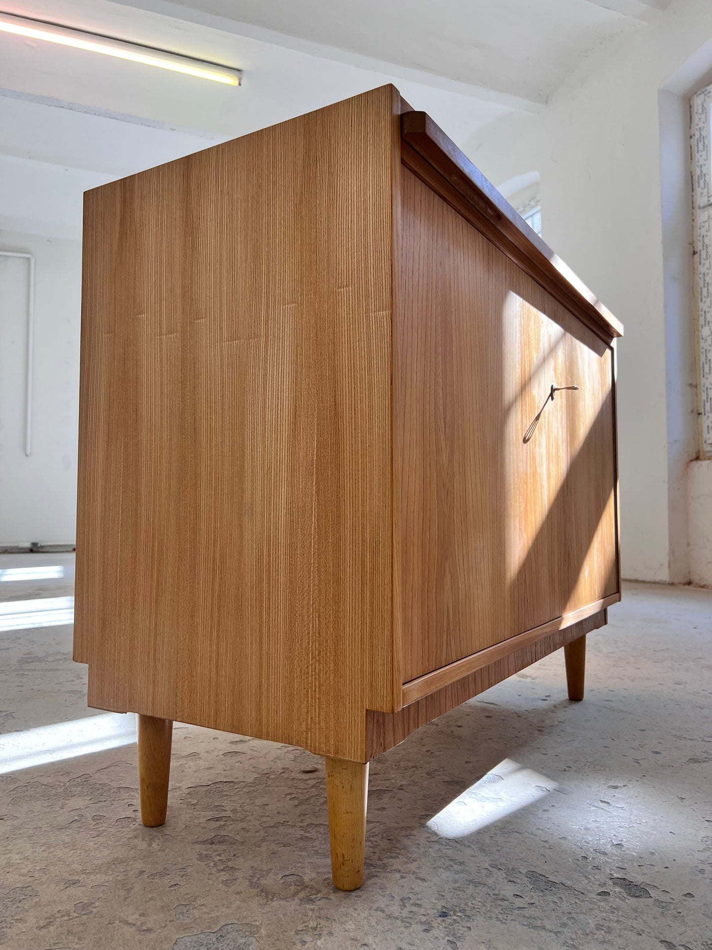 Vintage Schrank mit Auszug von Hellerau