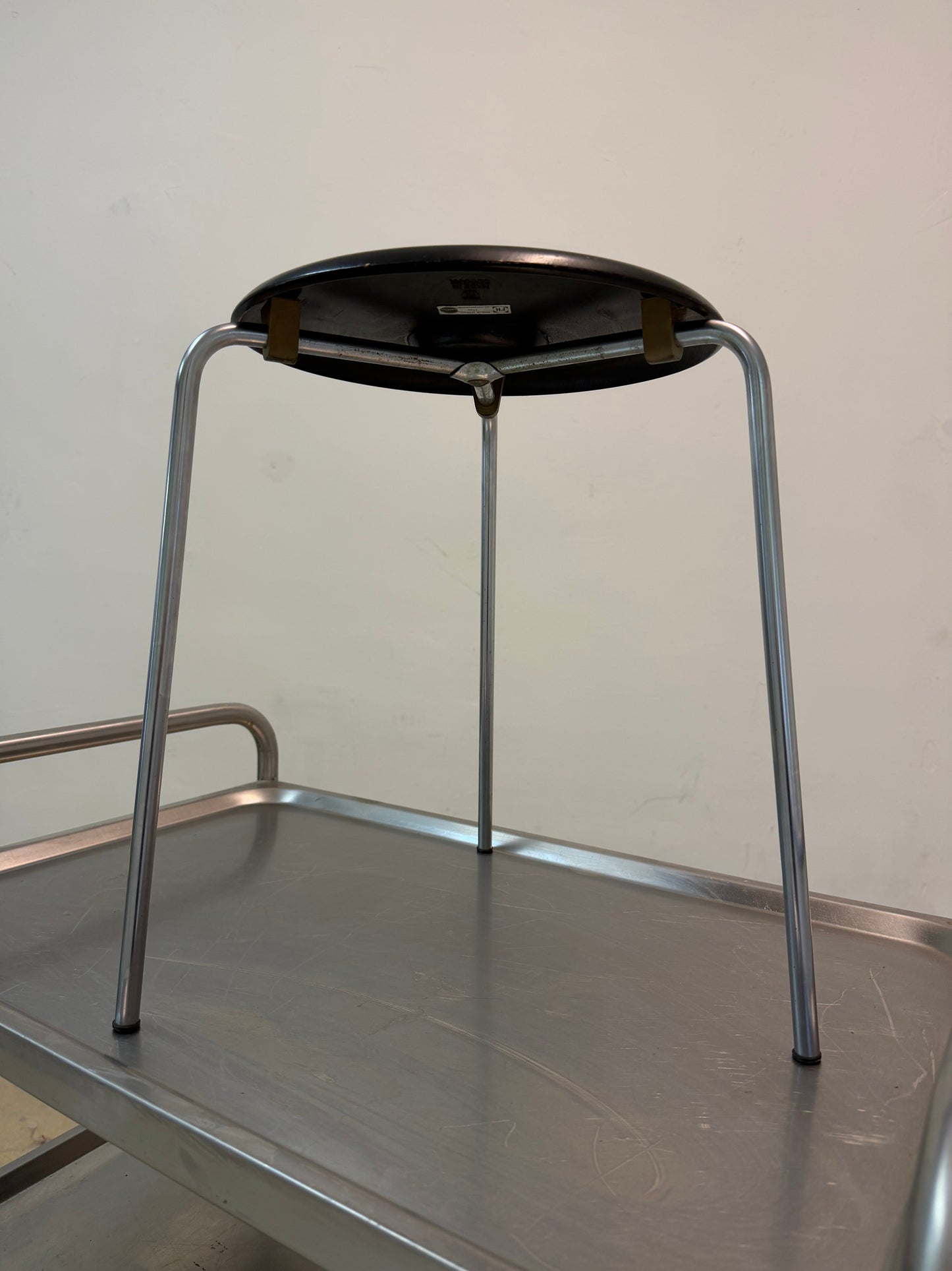 Vintage Hocker "Dot" schwarz Chrom von Arne Jacobsen für Fritz Hansen