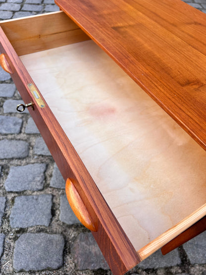 Vintage Kommode Muschelgriffe und Schloss Teak Dänemark