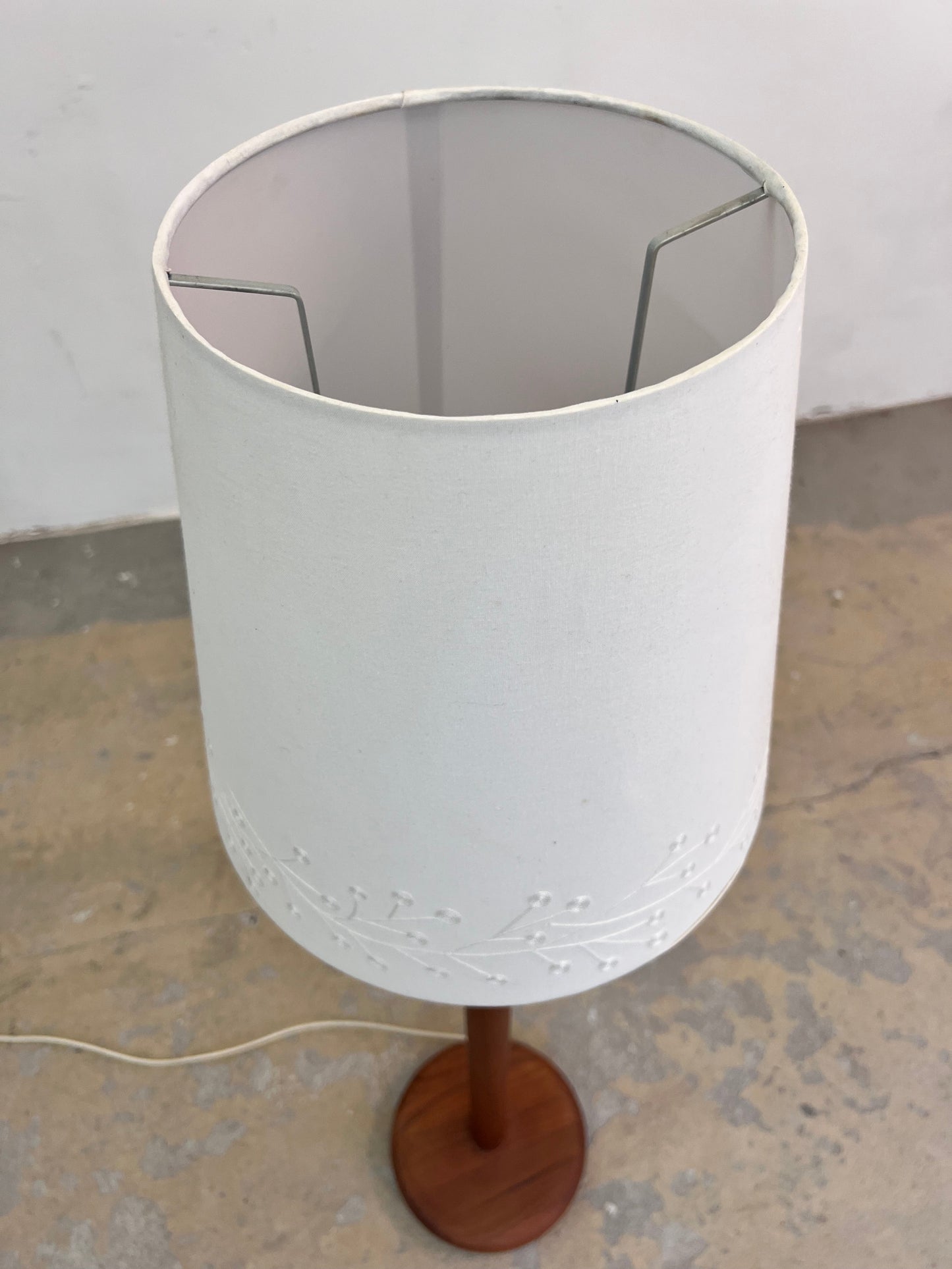 Vintage Stehlampe Teak mit verziertem Stoffschirm aus Dänemark