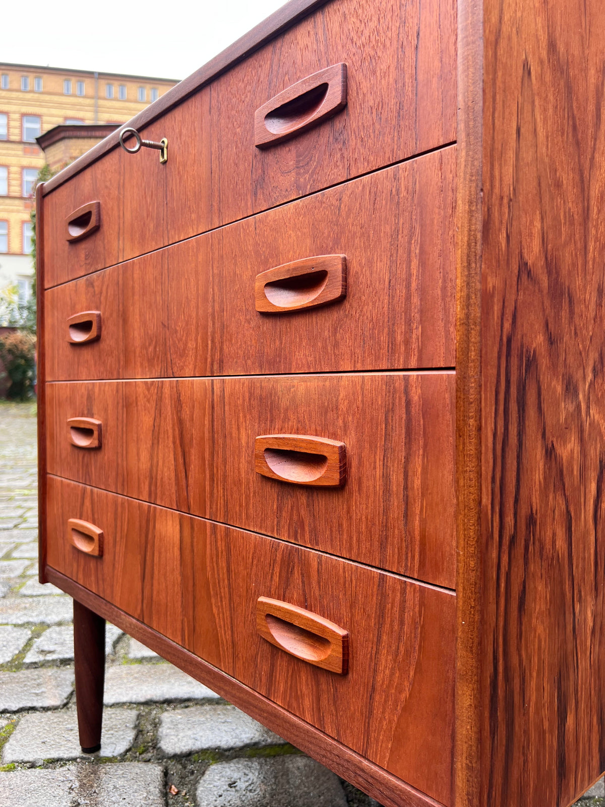 Vintage Kommode Teak mit Schloss aus Dänemark