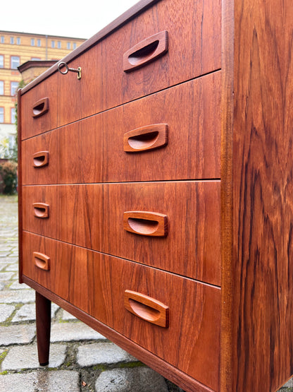 Vintage Kommode Teak mit Schloss aus Dänemark