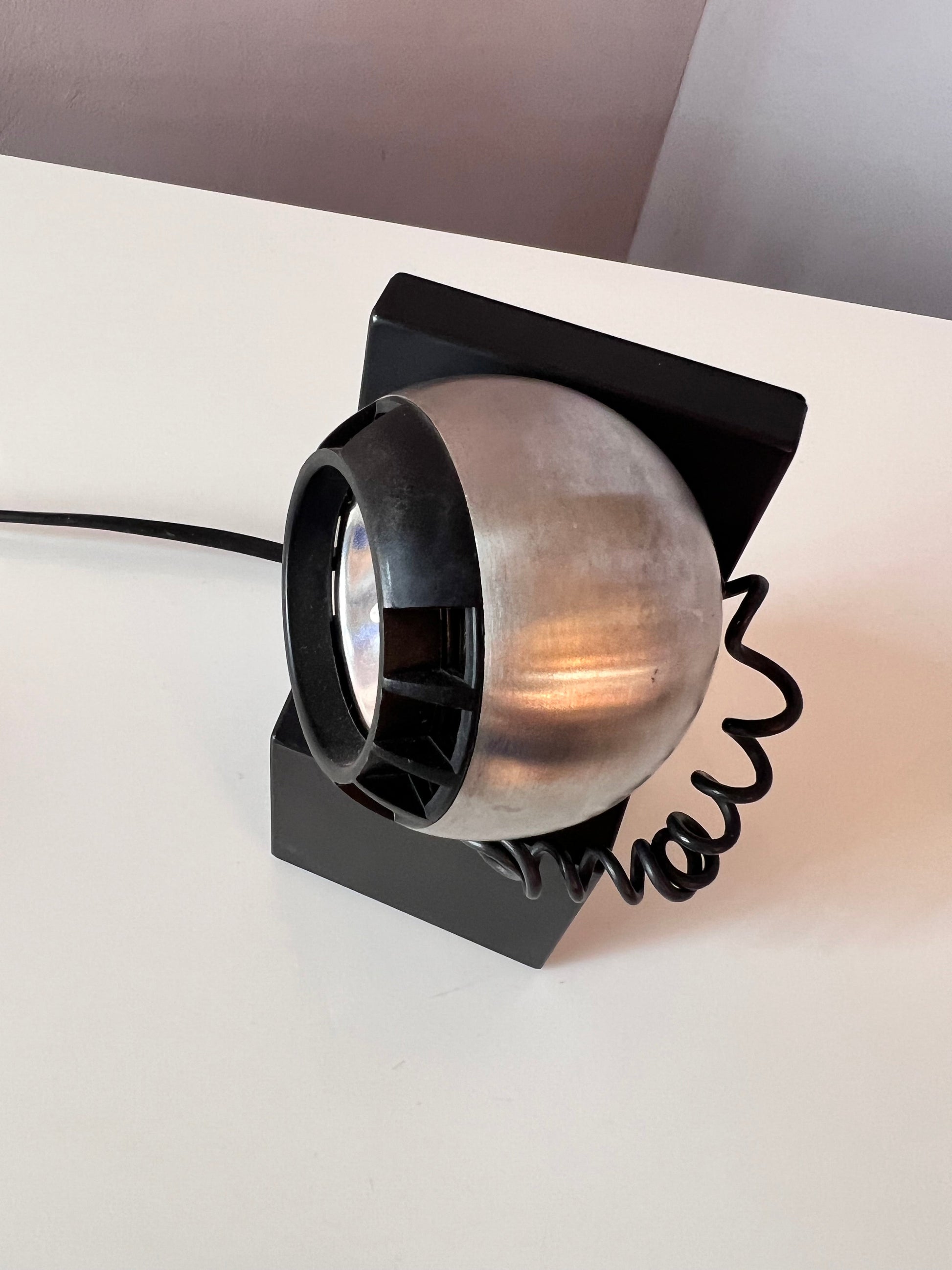 Tischlampe Modell 41701 schwarz silber Kugelkopf von Osram