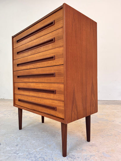 Vintage Kommode Teak Dänemark mit langen eingelassenen Griffen