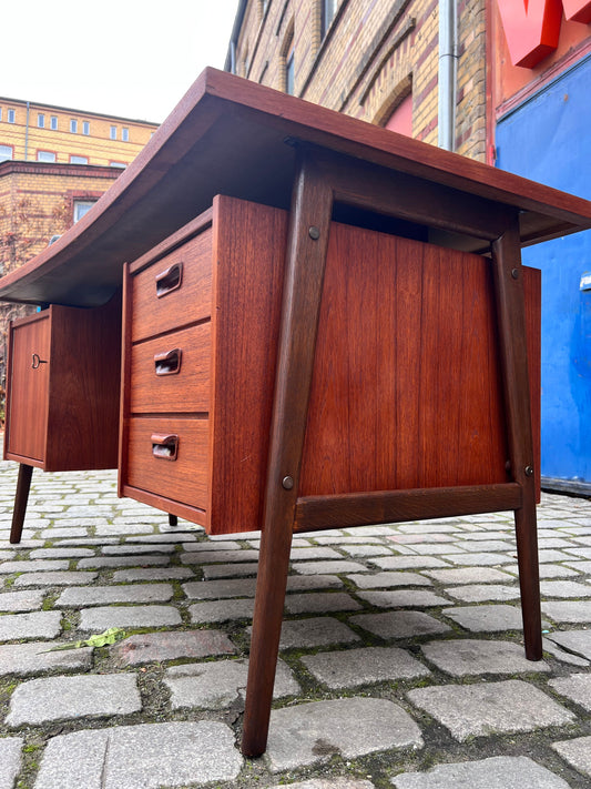 Vintage Schreibtisch von VKW Möbel Teak
