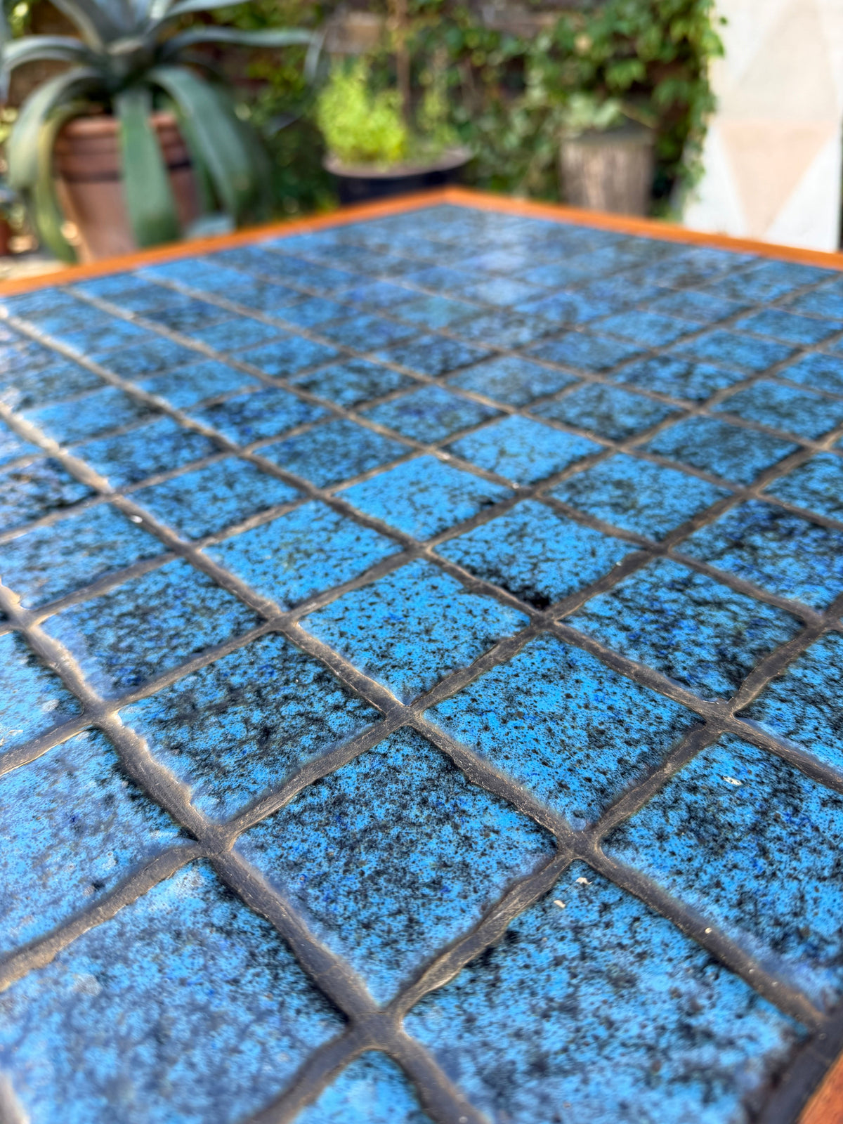 Quadratischer Beistelltisch Teak mit blauen Fliesen, Dänemark