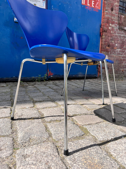 Chaise vintage Série 7 Bleu roi par Arne Jacobsen pour Fritz Hansen Lot de 4
