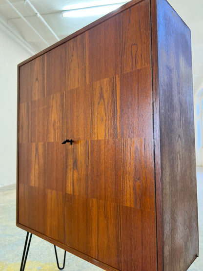 Vintage Regal Teak mit Schloss und Türen aus Dänemark