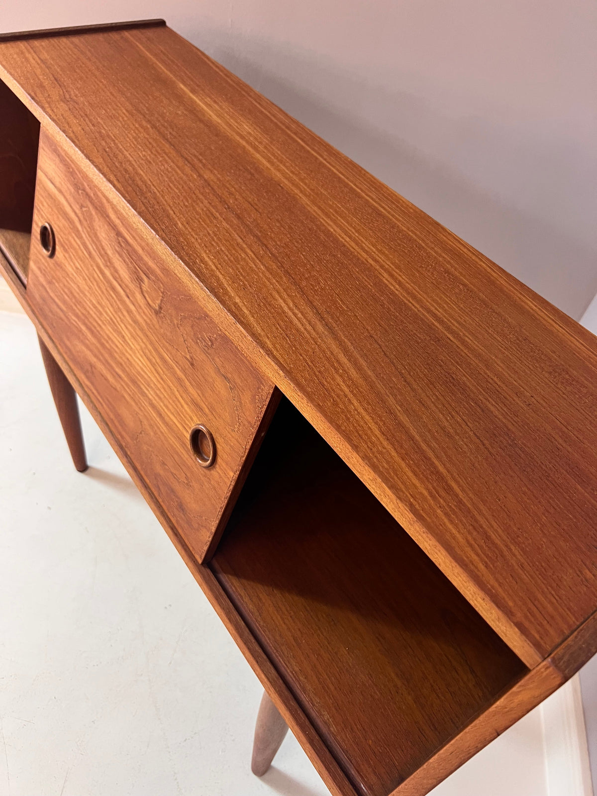 Commode vintage no. 31 Teck par Aksel Kjersgaard