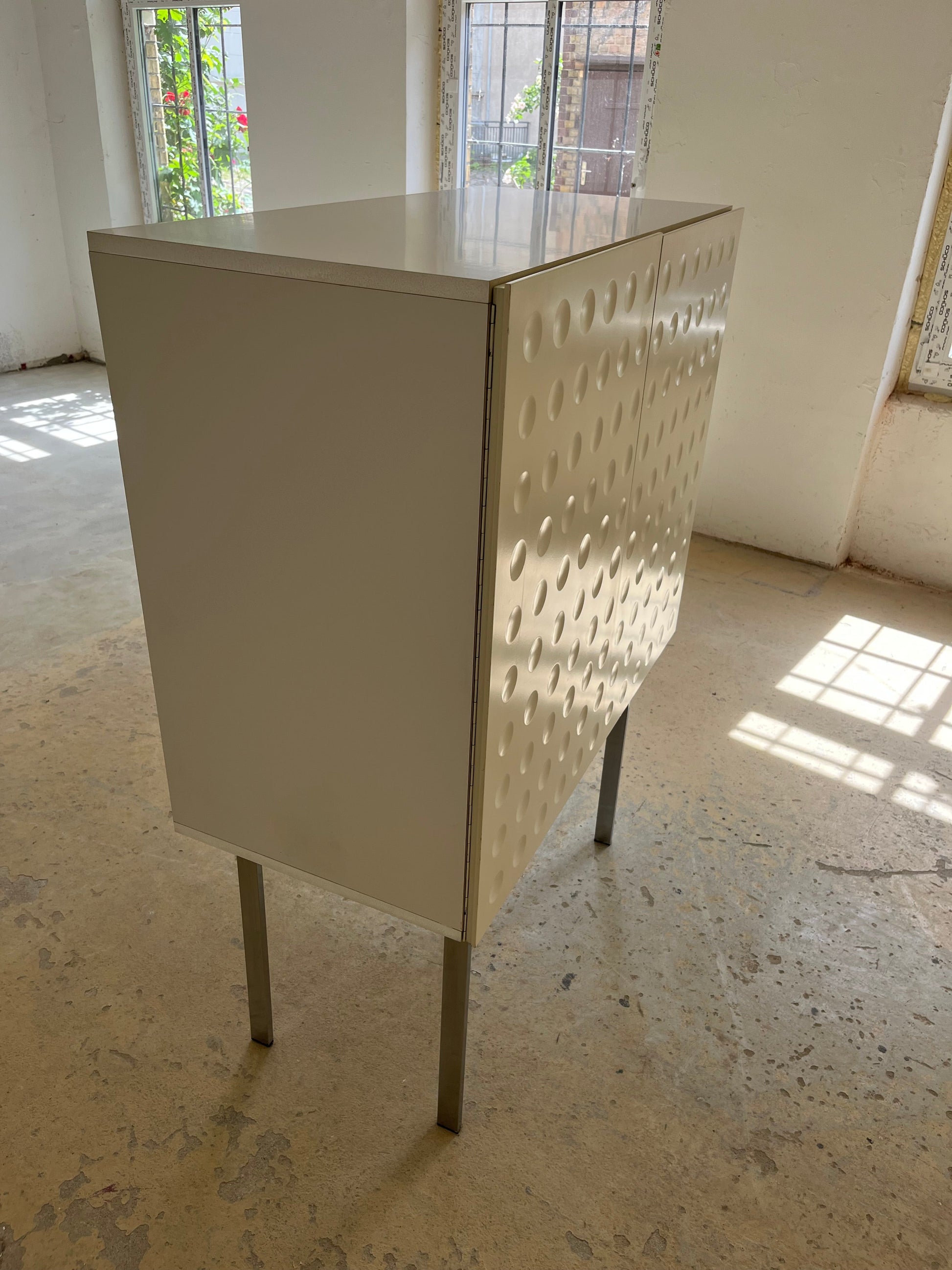 Vintage Highboard mit Minibar und kreisförmigem Reliefmuster aus Belgien