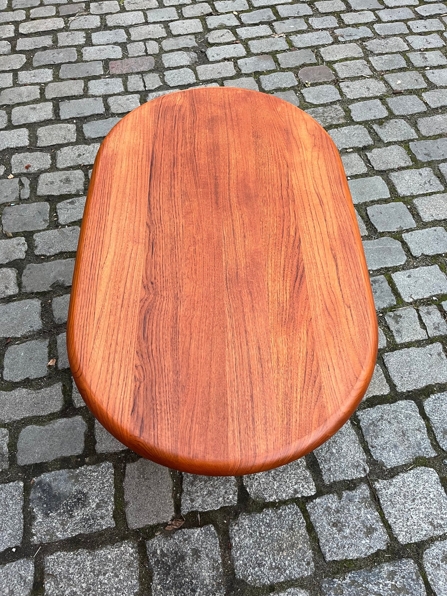 Vintage Couchtisch oval von Niels Bach für Niels Bach aus Teak