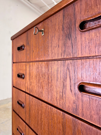 Vintage Kommode Teak mit Schloss aus Dänemark, sechs Schubladen, originale Schlüssel, skandinavisch