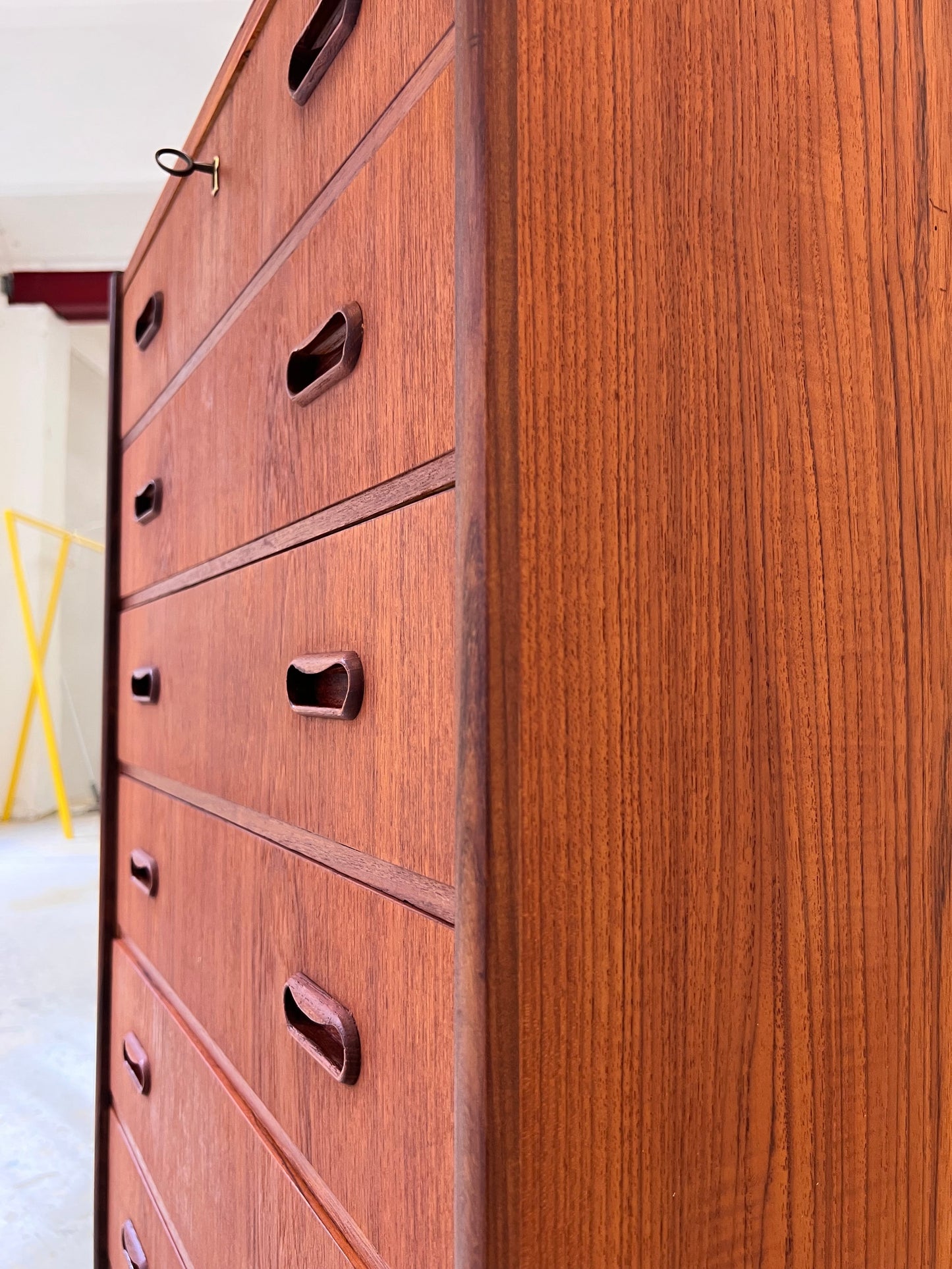 Vintage Kommode Teak mit Schloss aus Dänemark