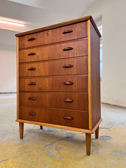 Vintage Kommode Teak mit Muschelgriffen
