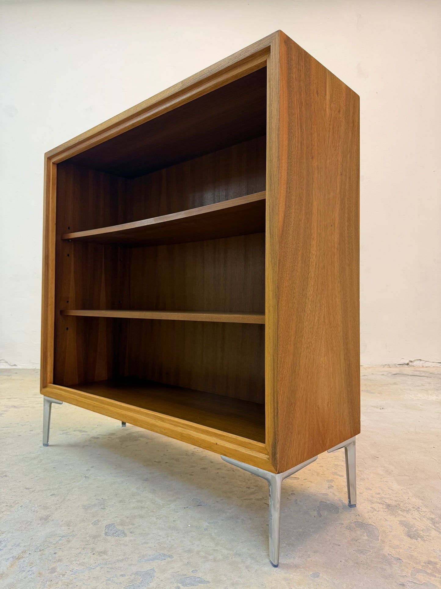 Vintage Bücherregal Nussbaum mit Chromfüßen von WK Möbel