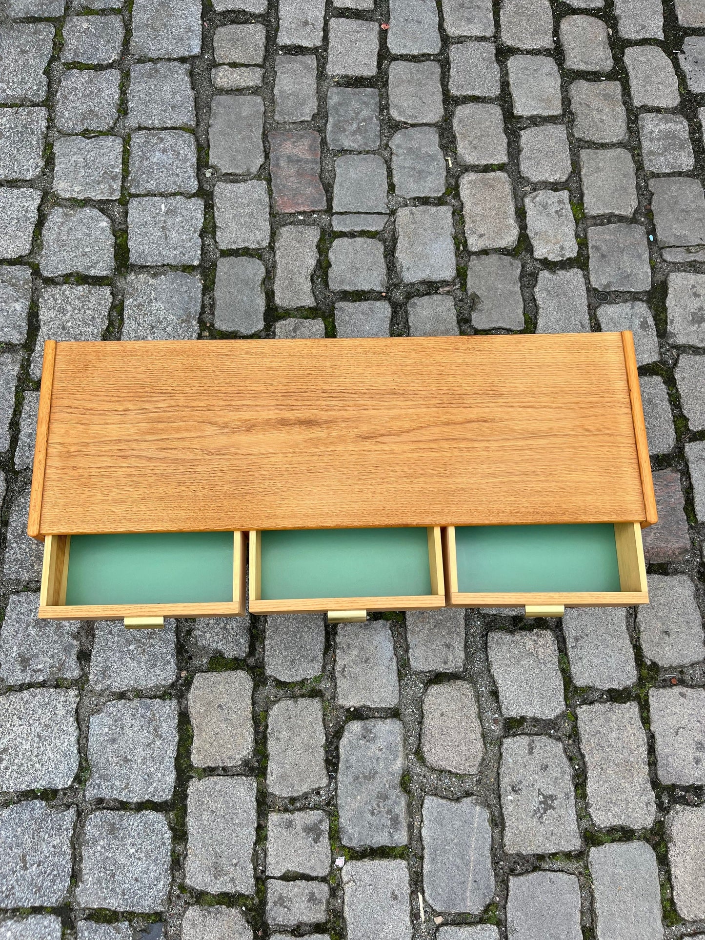 Lowboard Eiche mit Messinggriffen