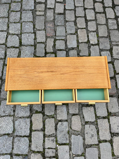 Lowboard Eiche mit Messinggriffen
