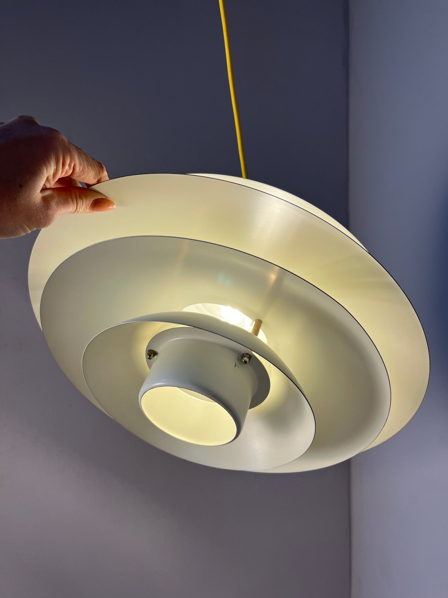 Vintage Lamellenlampe Modell 80113 von Formlight weiß gelb