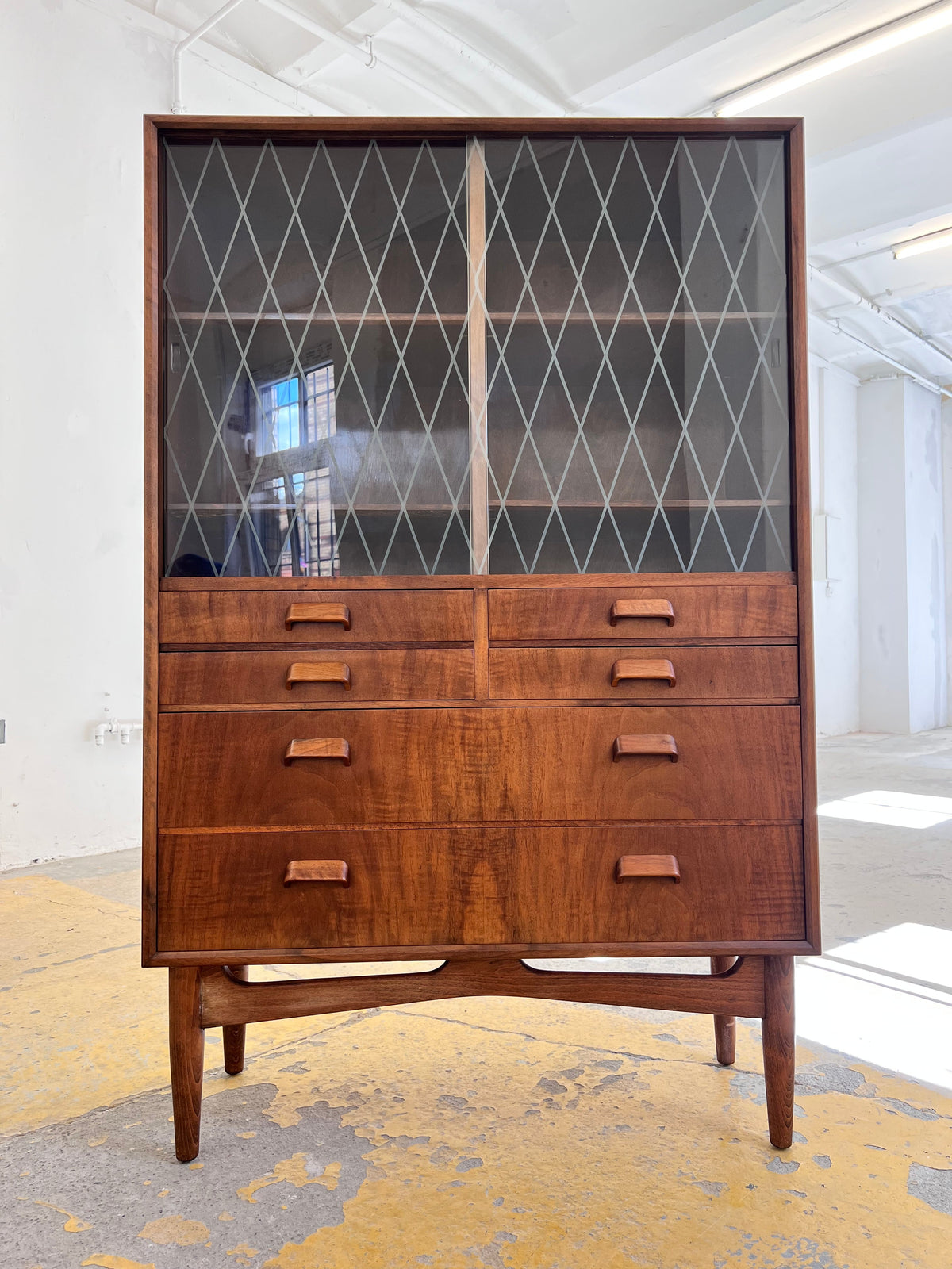 Vintage Vitrinenschrank aus Teak aus Dänemark, refurbished, Nussbaum, Braun, Glas