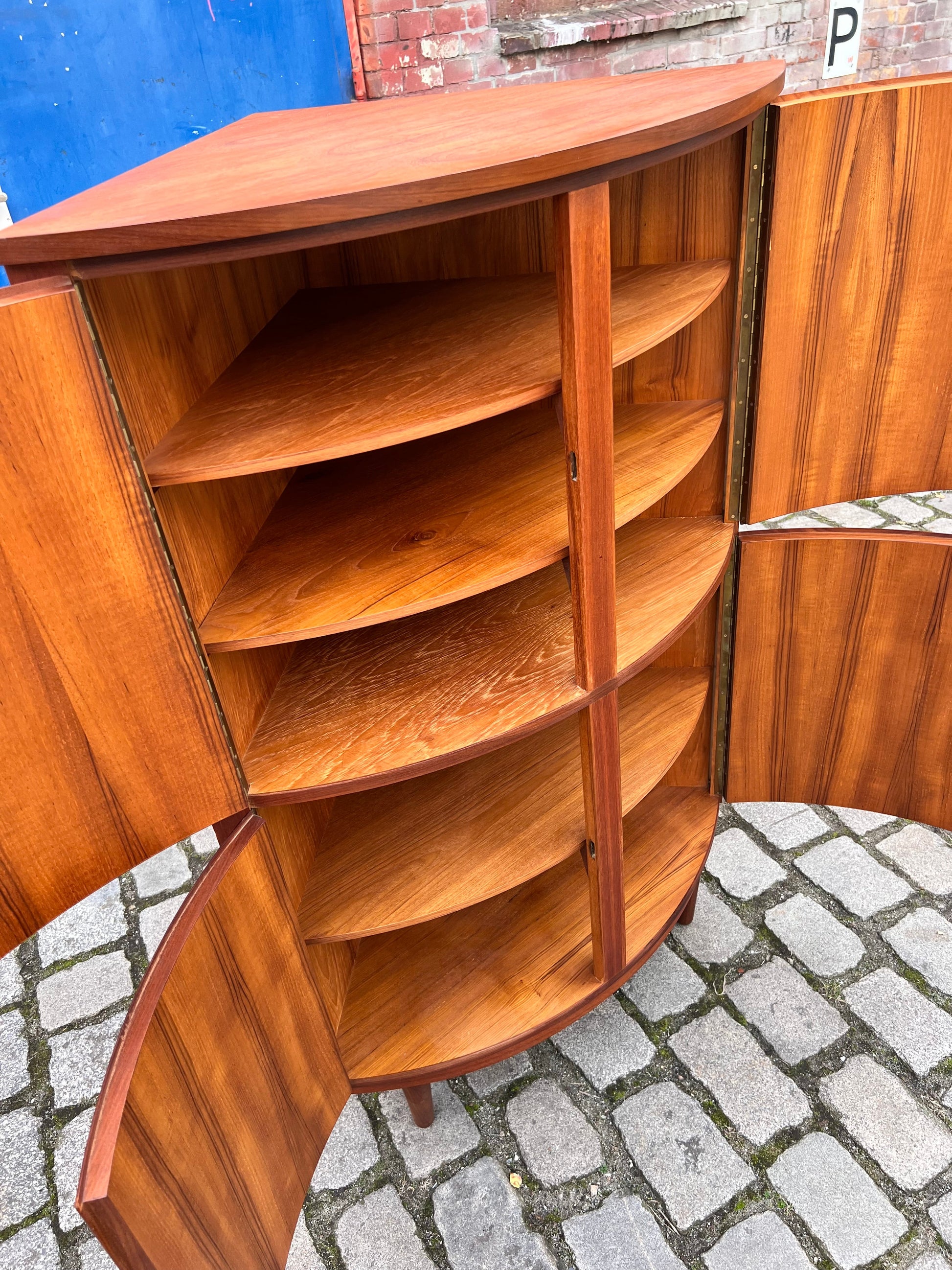 Vintage Eckschrank Teak mit Schloss aus Dänemark
