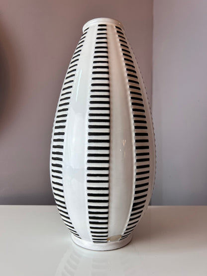Vintage Vase Alaska A4 by Goldscheider Keramik white black