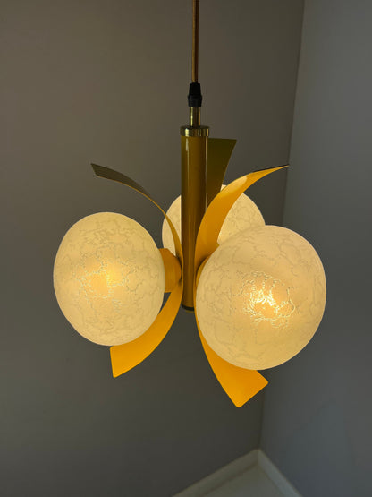 Vintage Hängelampe gelb weiß von Richard Essig für Pre-Loved ocker