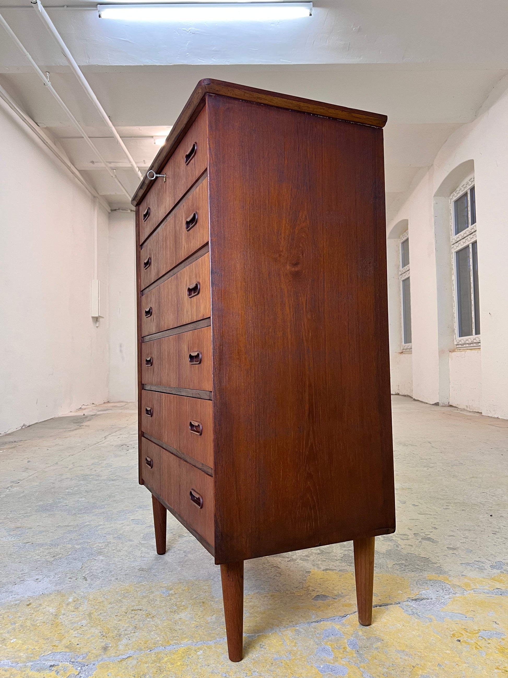 Vintage Kommode Teak mit Schloss aus Dänemark