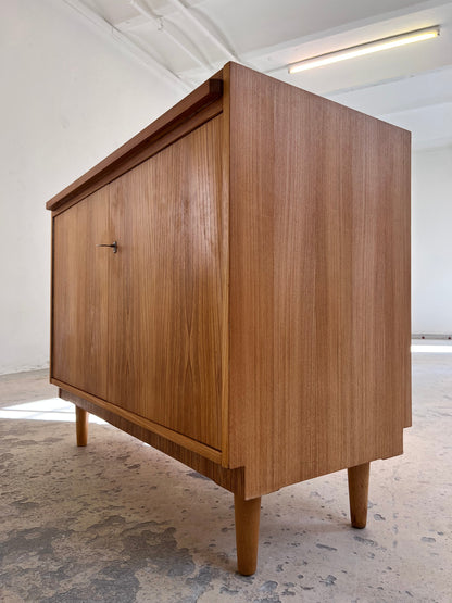 Vintage Schrank mit Auszug von Hellerau