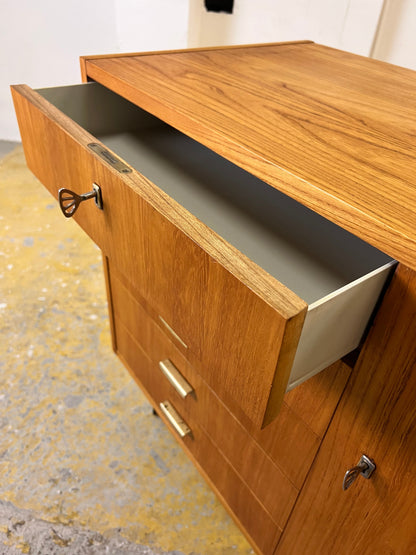 Vintage Kommode Typ 605 von Herbert Eilenberg für Hellerau mit Schubladen auf Hairpinlegs