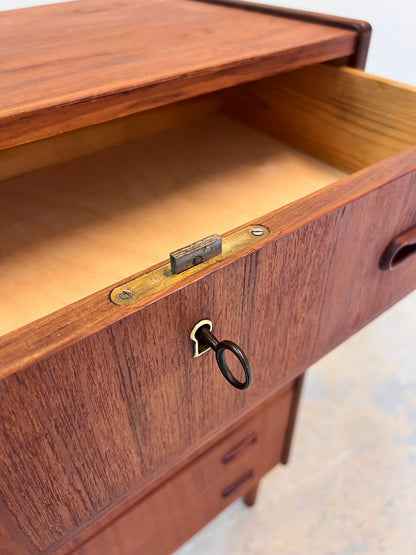 Vintage Kommode Teak mit Schloss aus Dänemark