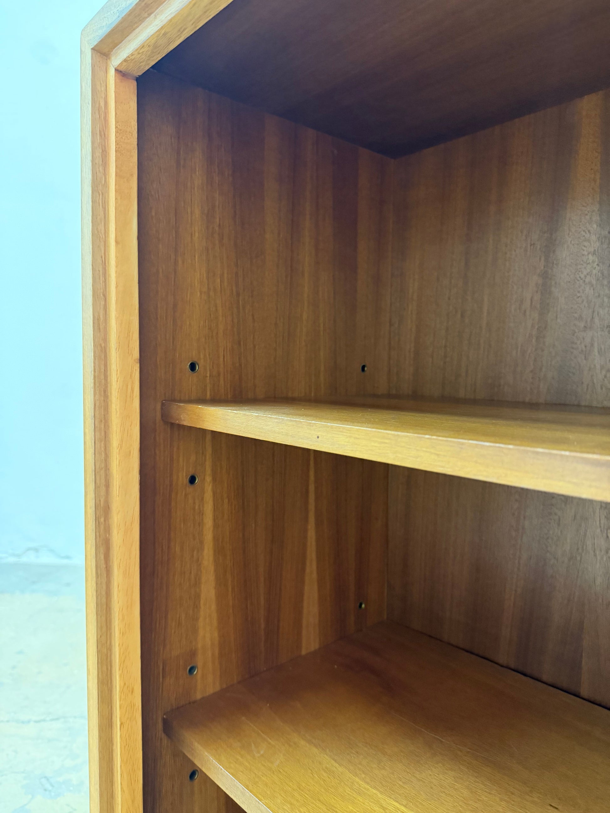Vintage Bücherregal Nussbaum mit Chromfüßen von WK Möbel