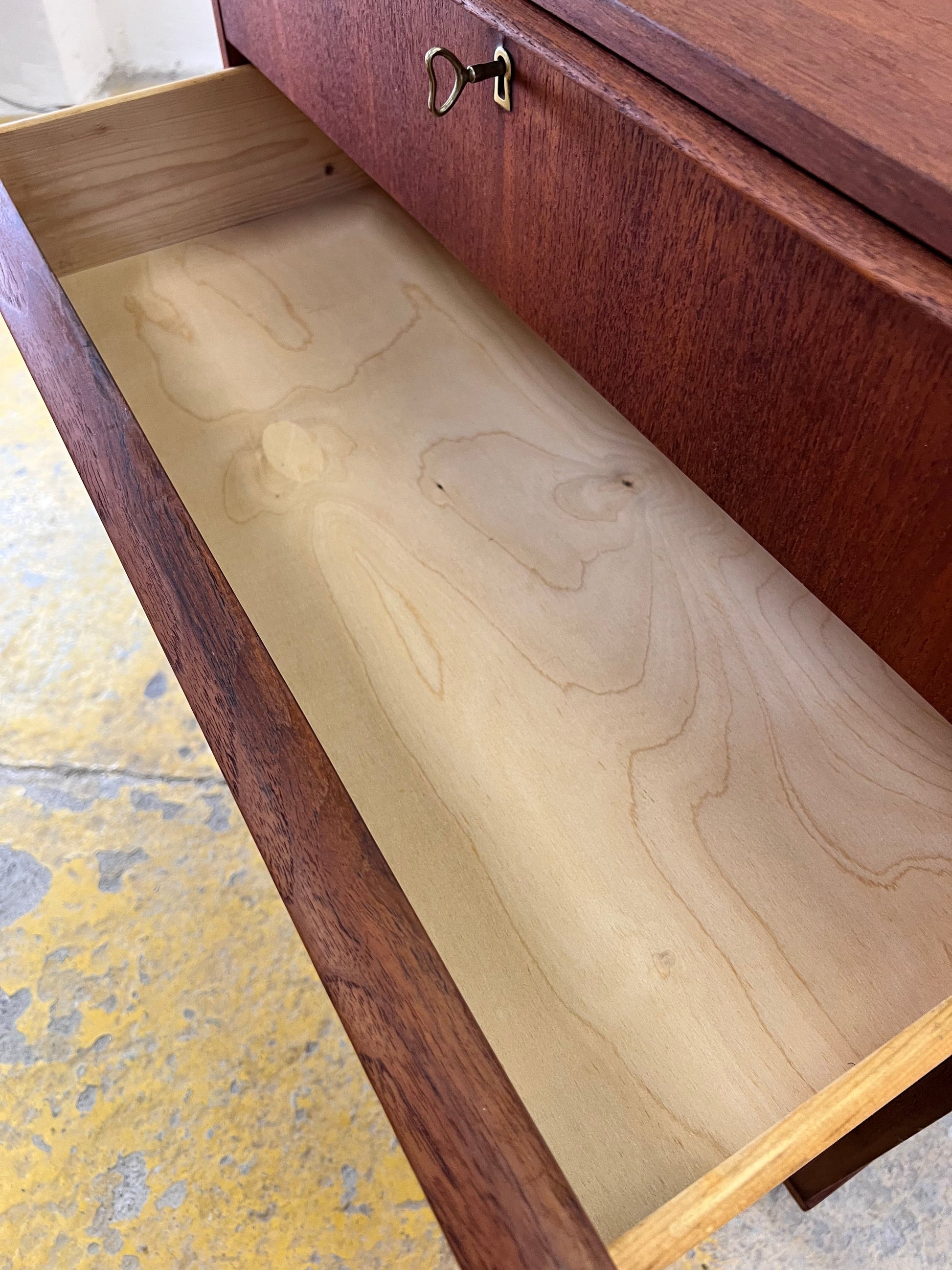 Vintage Kommode Teak mit Schloss aus Dänemark