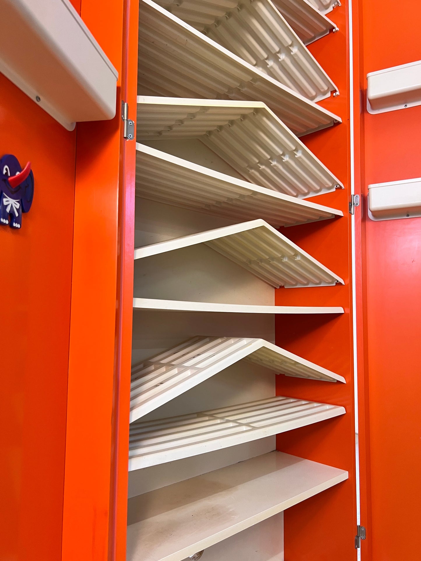 Vintage Schuhschrank orange von Schönbuch