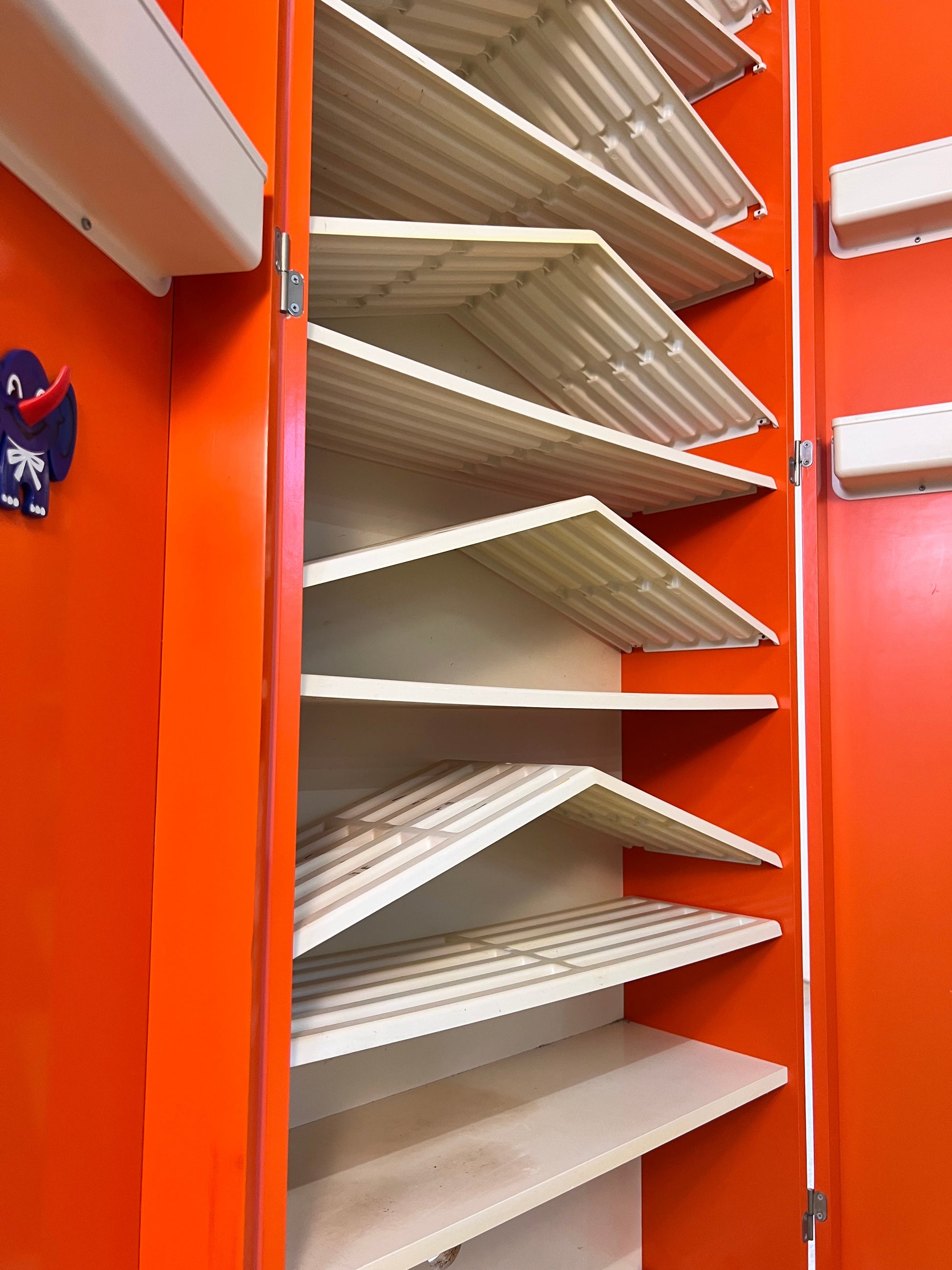 Vintage Schuhschrank orange von Schönbuch
