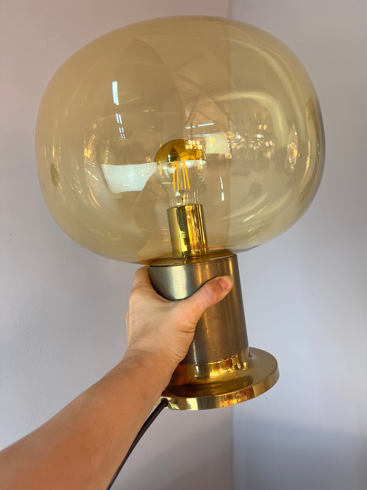 Lampe de table vintage en laiton et verre soufflé à la bouche