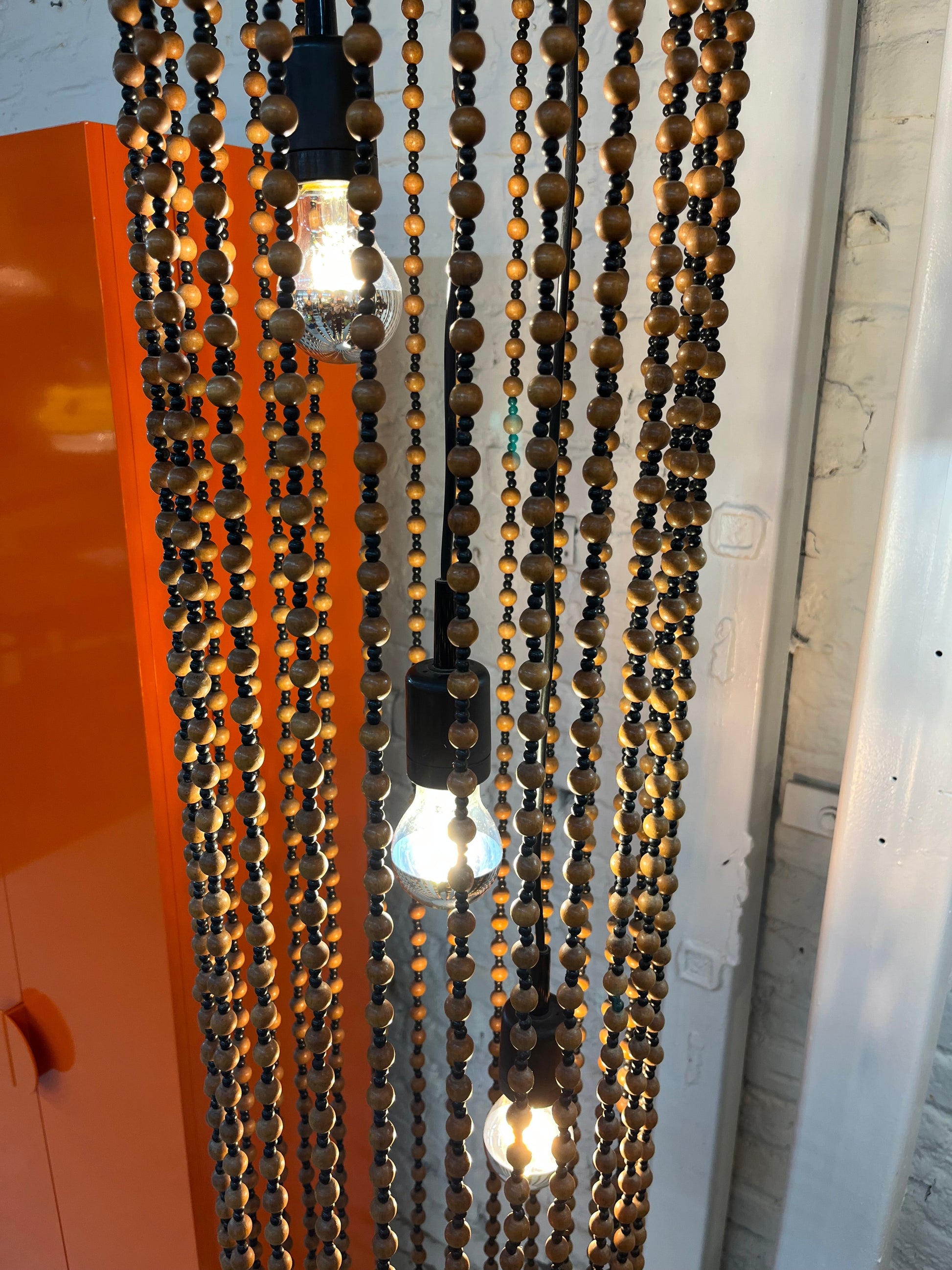 Vintage Kaskadenleuchte Modell 887 von Temde Holzperlen E27