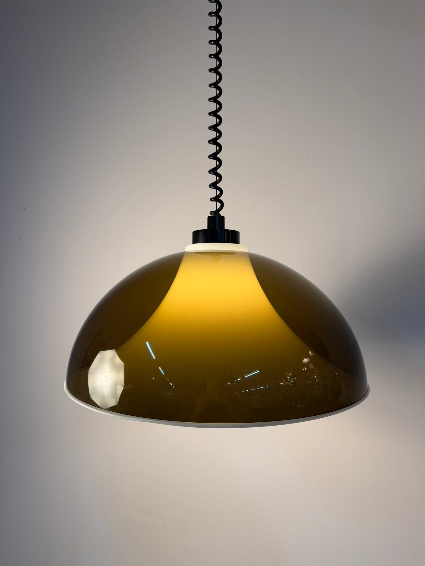 Vintage Hängelampe Acryl braun-weiß von Elio Martinelli