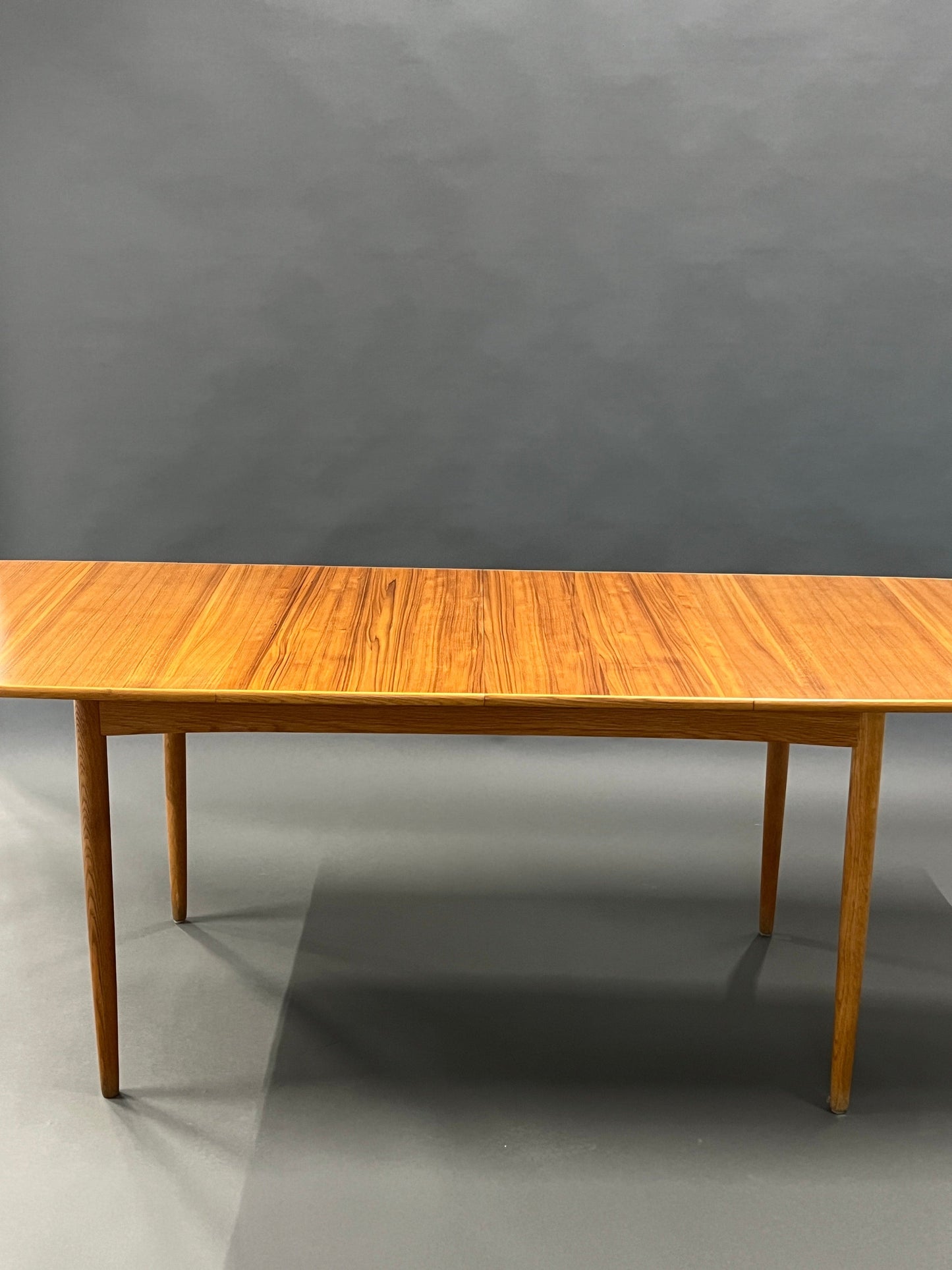 Table à manger vintage en placage de teck