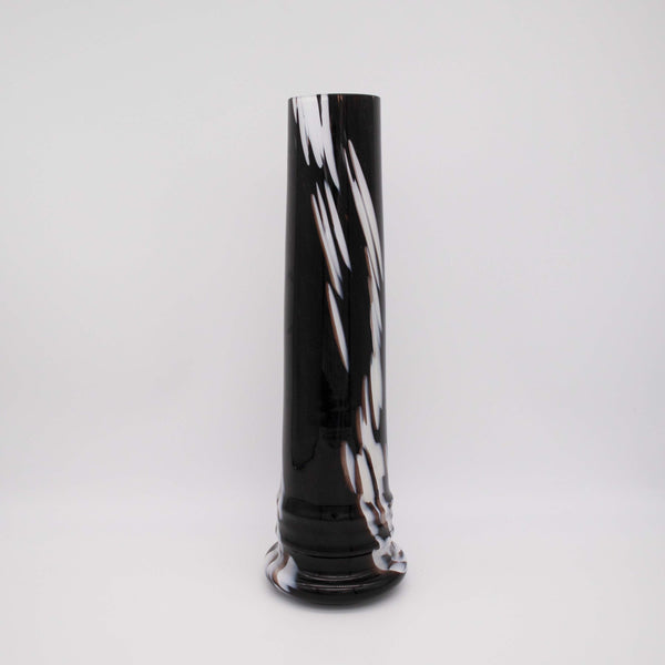Dunkle Vase mit Marmorierung aus Weißglas, Vorderseite